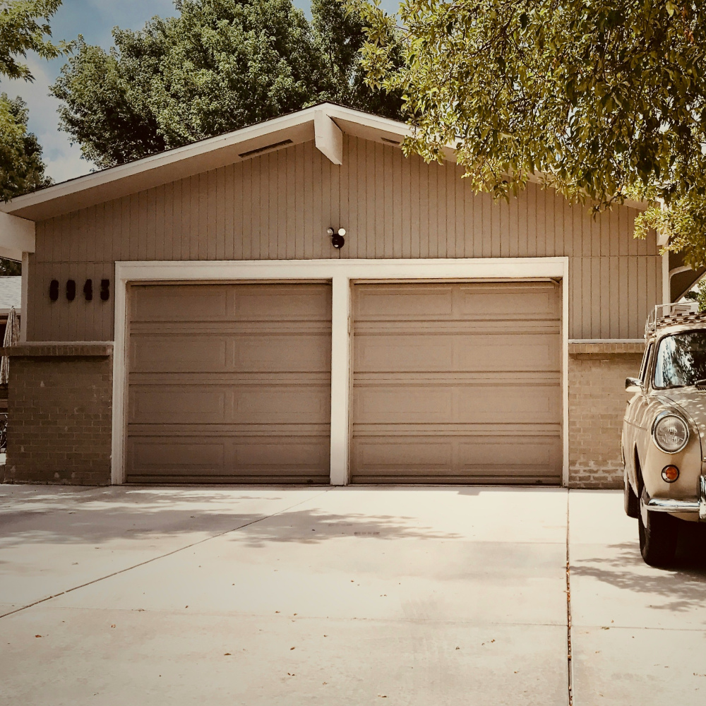 Garaż blaszany beżowy